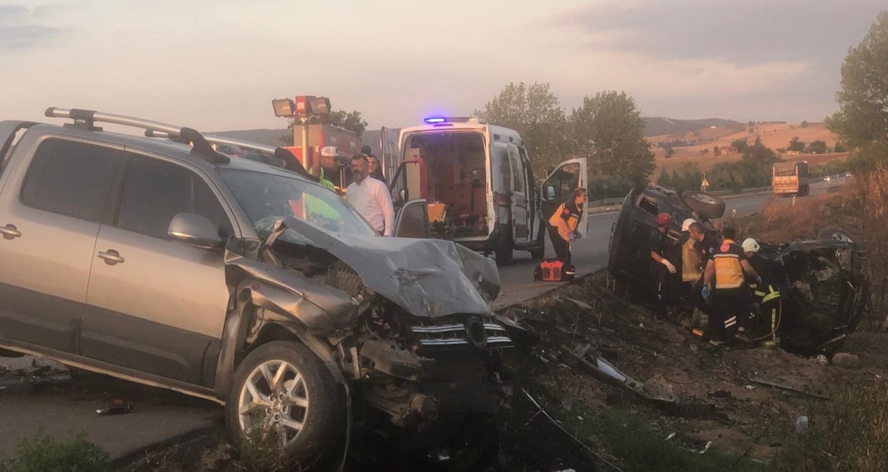 bursada korkunc kaza eski belediye baskani hayatini kaybetti 2 kisi yaralandi qZwtYntB