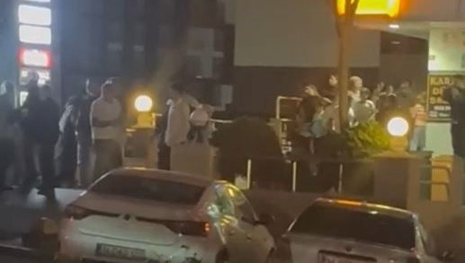 esenyurtta laf atmakavgasi caddeyi savas alanina cevirdi Pvz3n3WT