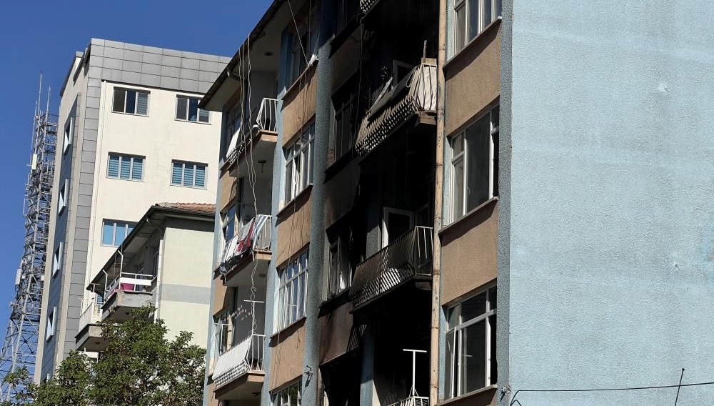 konyada apartmanda yangin panigi 13 kisi hastaneye kaldirildi EqewGa5w