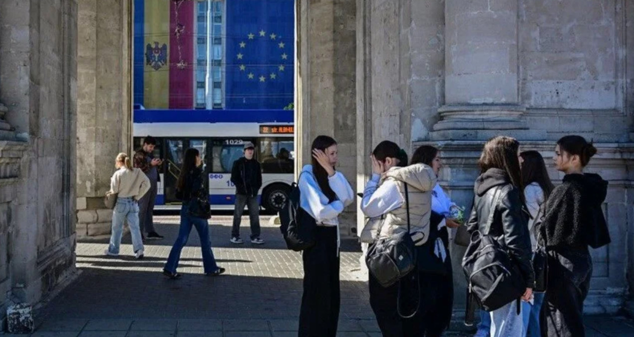 moldovada halk parlamento secimi icin sandik basinda GZUxH7cy