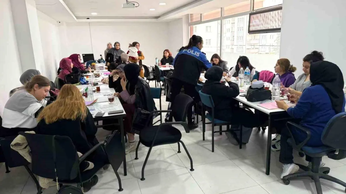 polis ekipleri cankirida kadinlara kades ve uyuma projelerini tanitti tqH9Ie9I.jpg