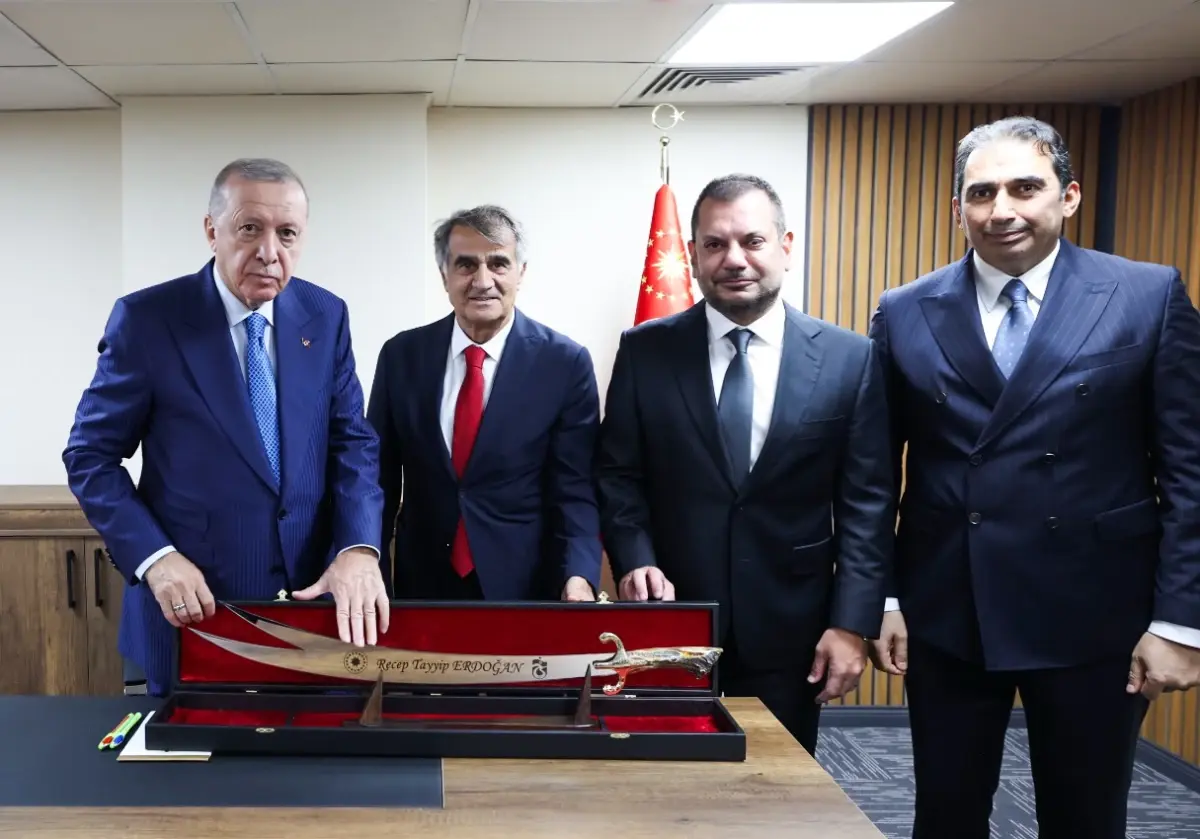 trabzonspor baskani ve efsane isimler cumhurbaskani erdogan ile bulustu jqzGTw1J.jpg