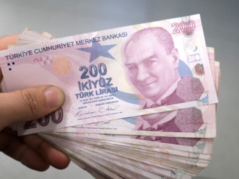 Milyonlarca emeklinin bekledigi zamli maaslar ne zaman yatacak RgzcCe7G